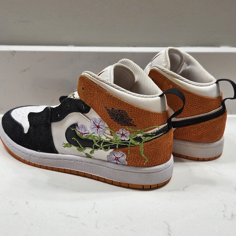 Kid's Air Jordan 1 Mid Basketball Blossom